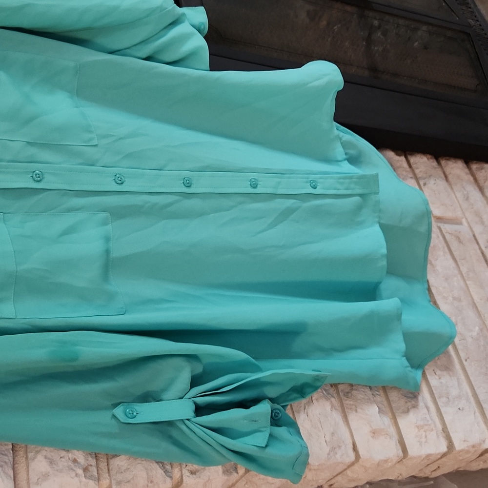 Button down - Picture 2 of 4